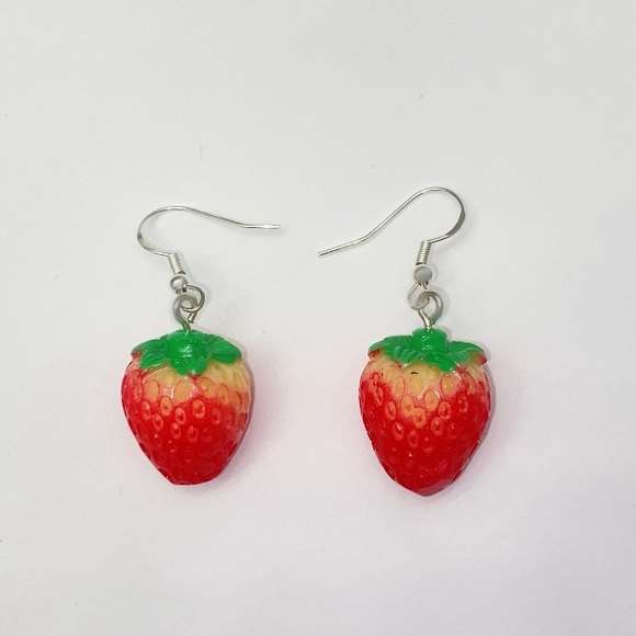 NEW Strawberry Earrings 🍓 - Picture 1 of 3